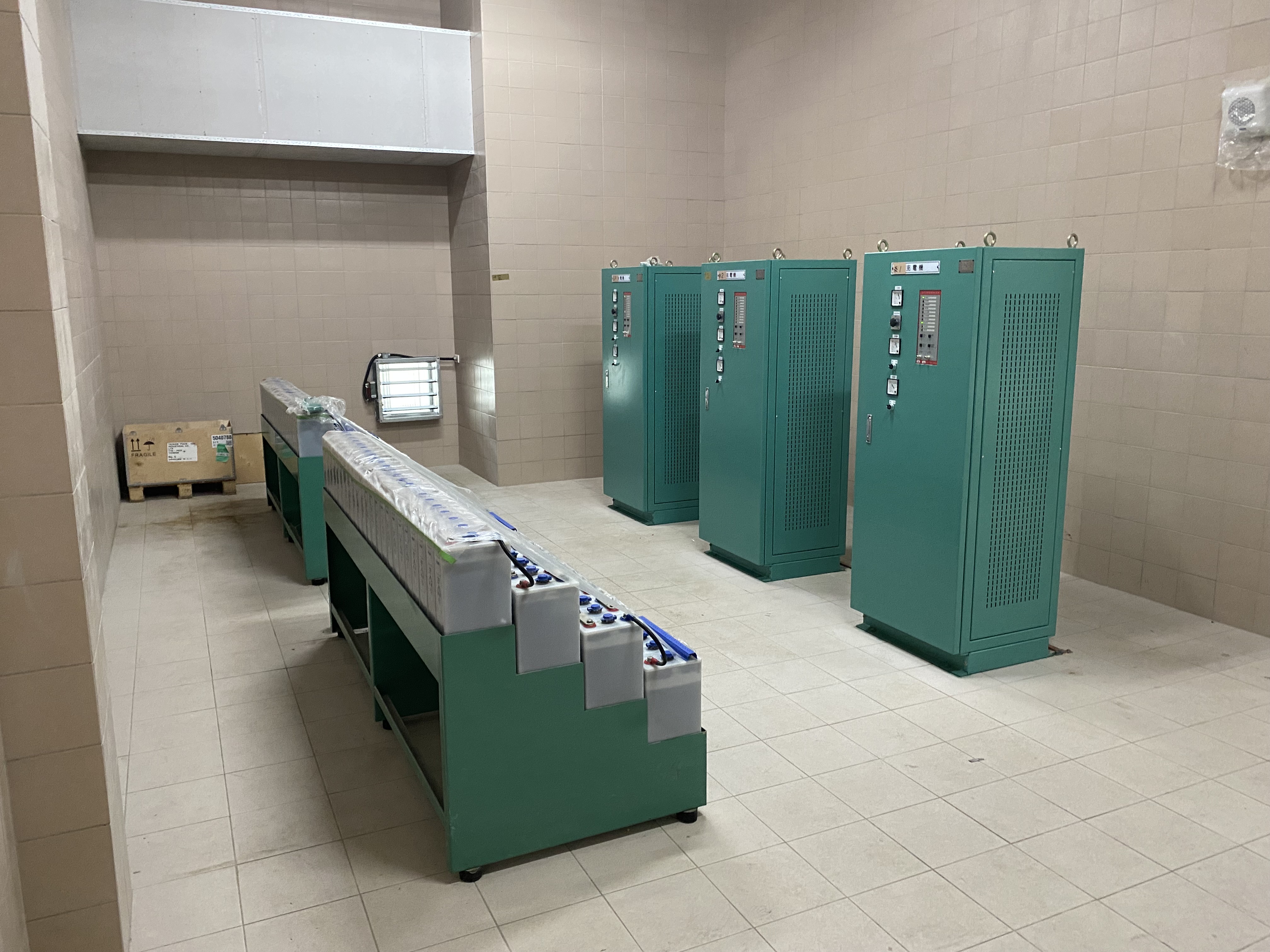 台電 大安 E/S 充電機 3 * 100%
2 套鎳鎘電池組